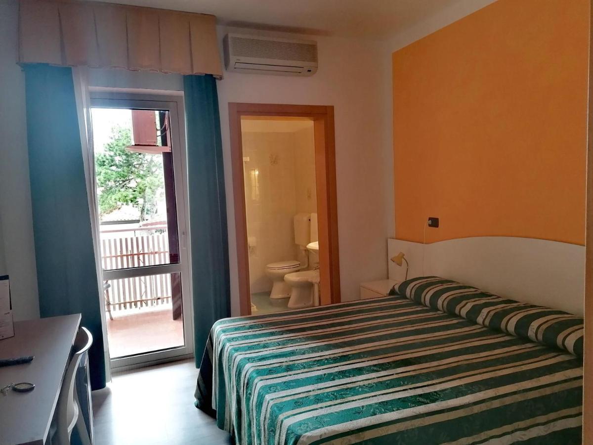 Hotel Villa Maria Каорле Экстерьер фото