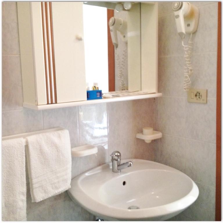 Hotel Villa Maria Каорле Номер фото