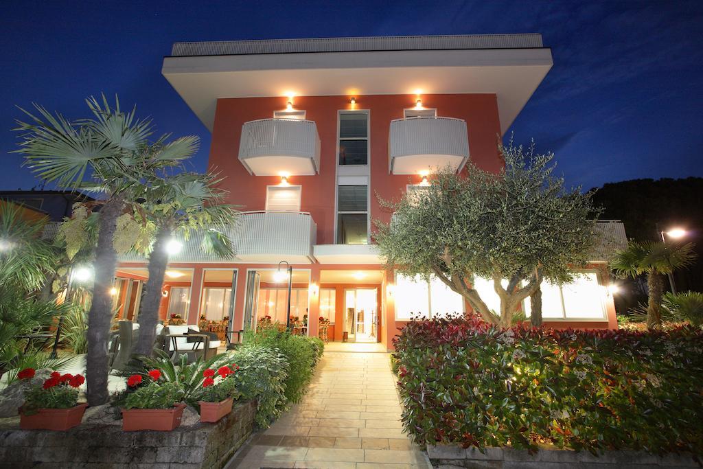 Hotel Villa Maria Каорле Экстерьер фото